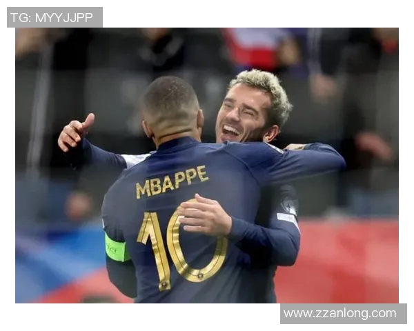 足球明星与教练的默契瞬间挥手致敬展现团队精神与奋斗历程